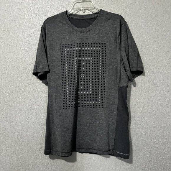 Lululemon Reflective Vented workout shirt - Size Large - Picture 1 of 3